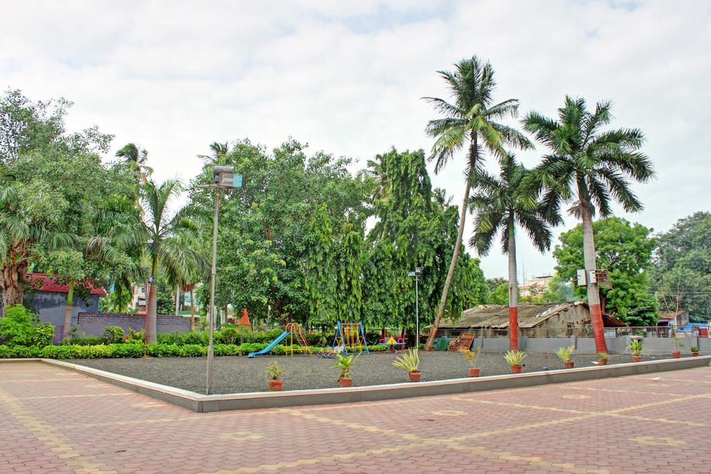 Hotel Corona Bharuch Exterior photo